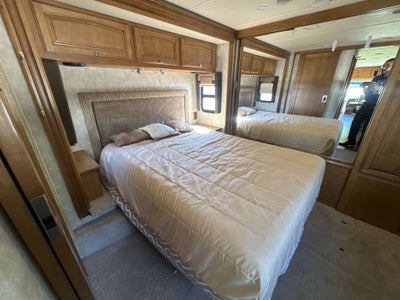 2012 Winnebago 34Y Journey Base