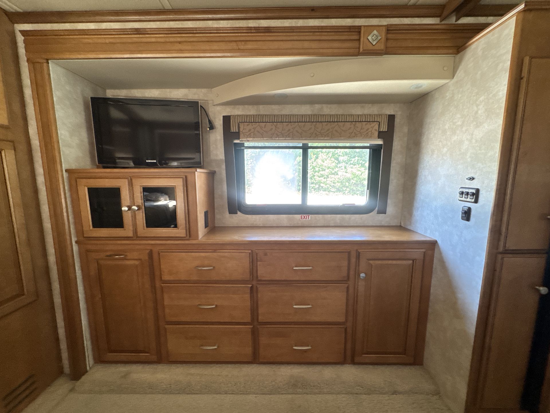 2012 Winnebago 34Y Journey Base