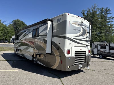 2012 Winnebago 34Y Journey Base