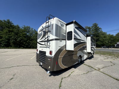 2012 Winnebago 34Y Journey Base