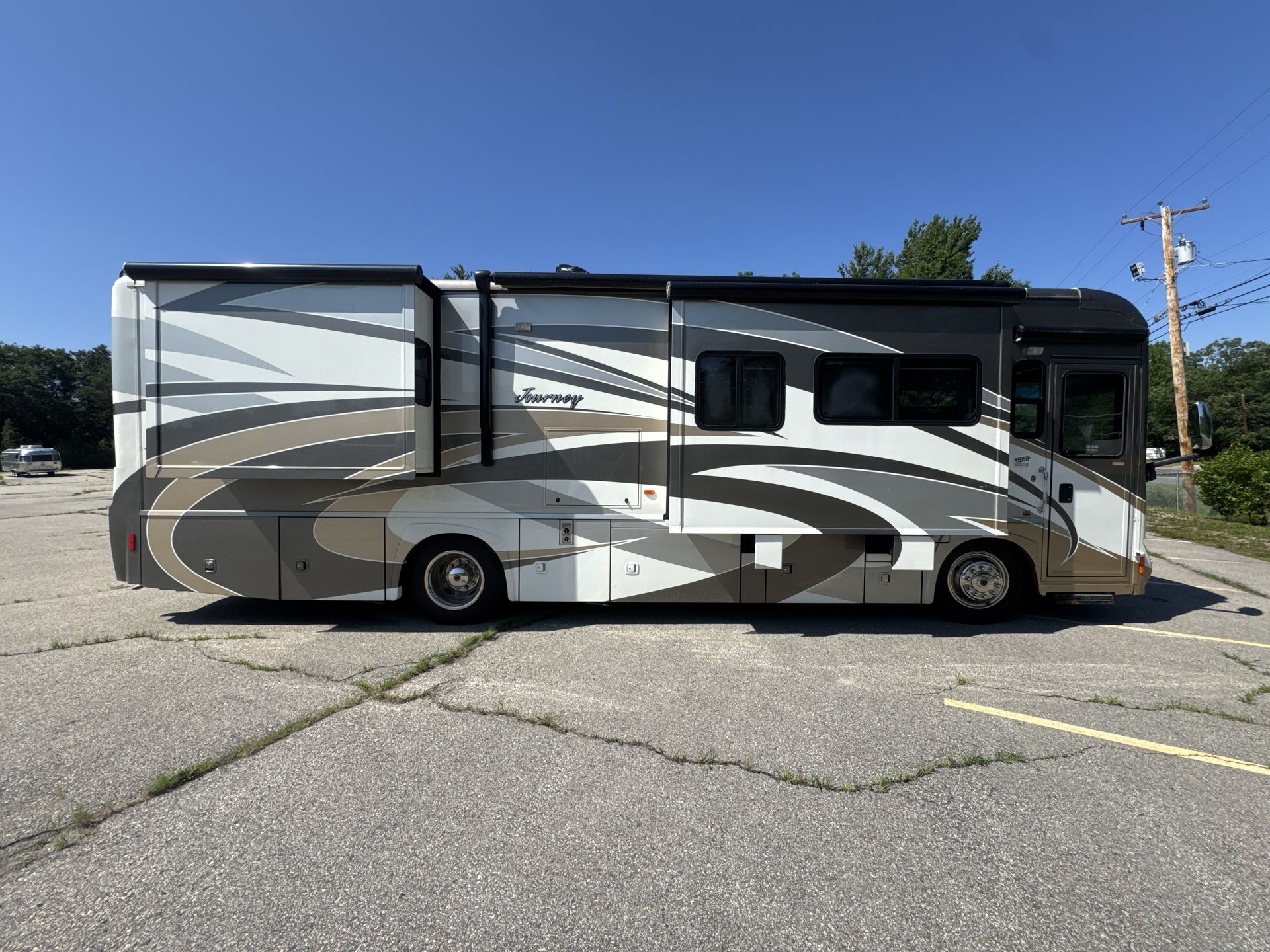 2012 Winnebago 34Y Journey Base