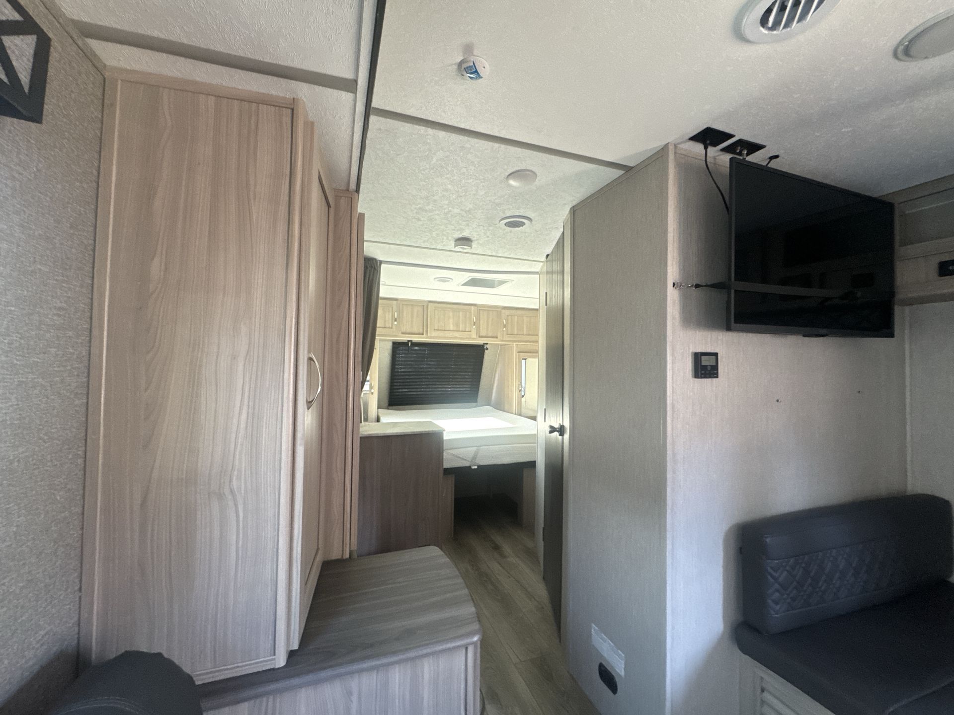 2021 Coachmen 246RKS Base