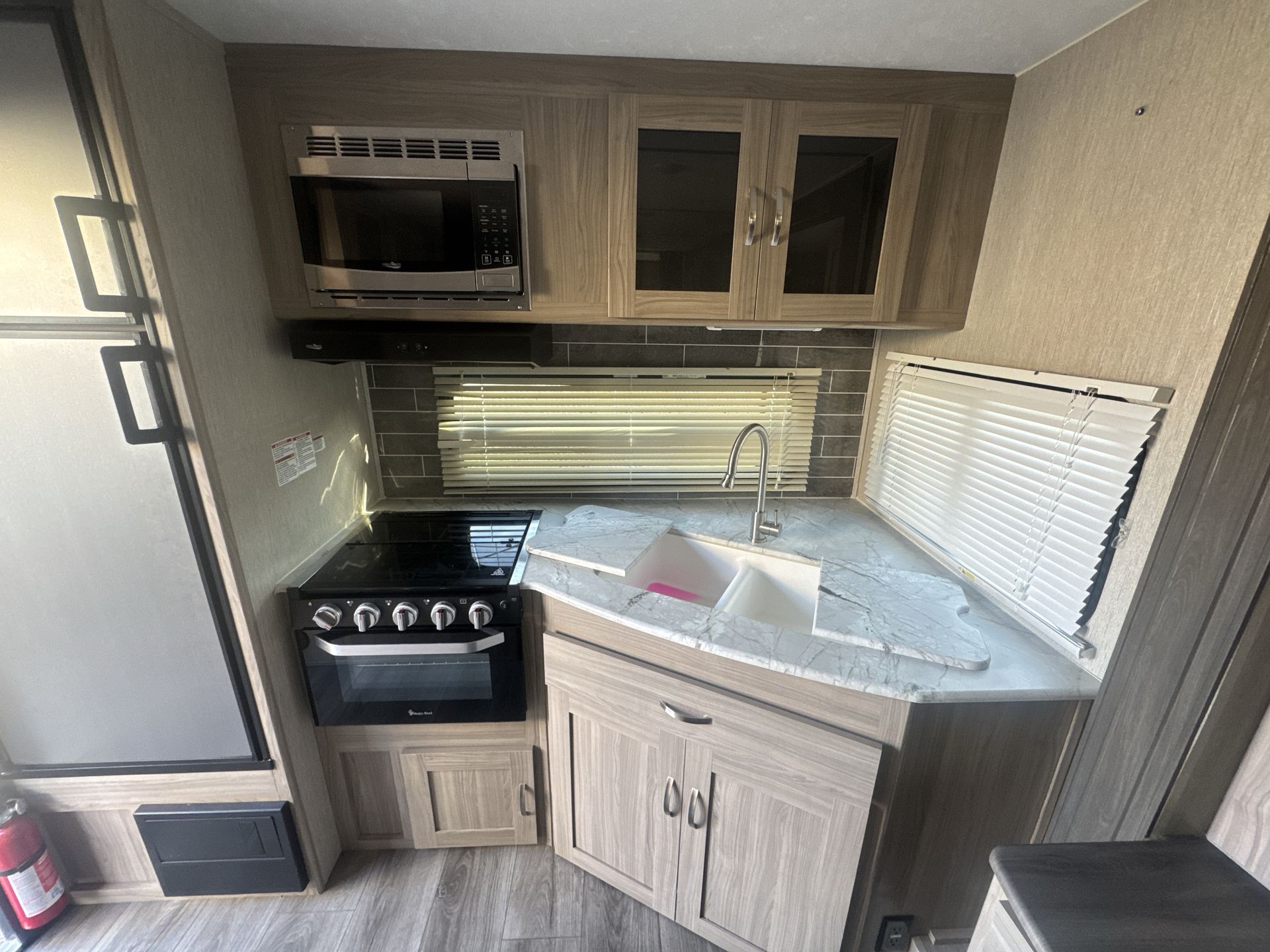 2021 Coachmen 246RKS Base