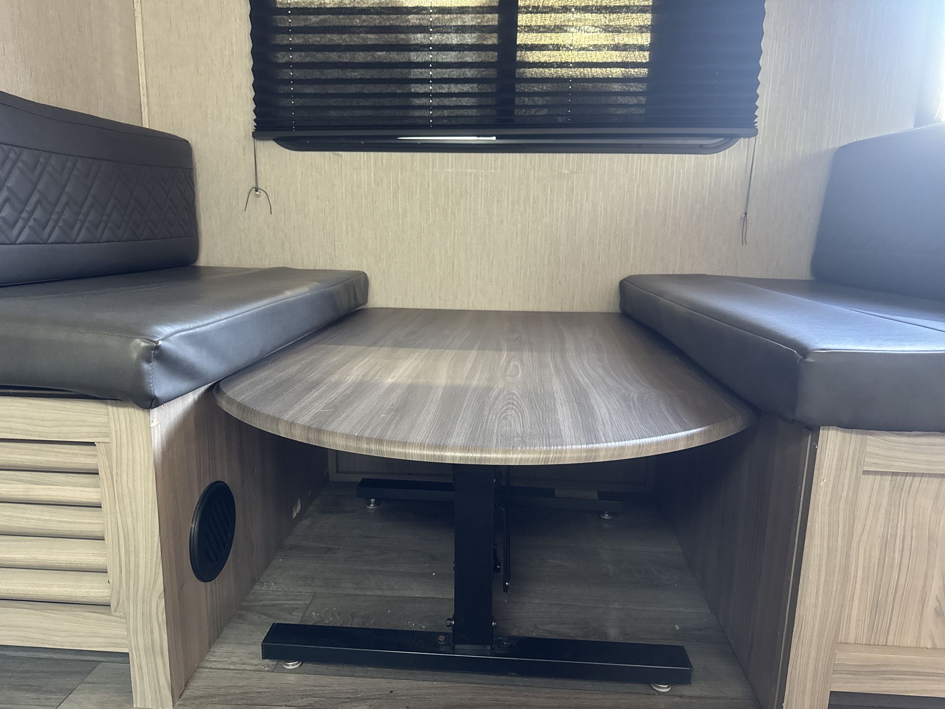 2021 Coachmen 246RKS Base