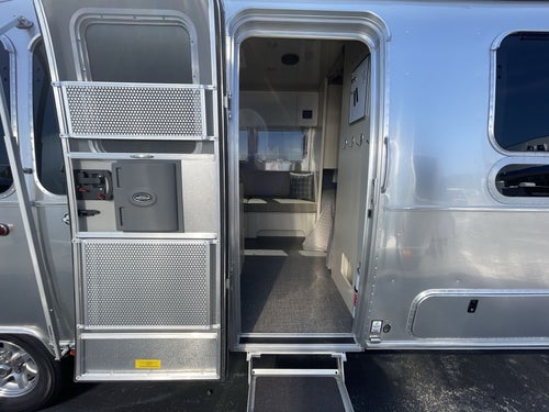 2025 Airstream 30FBBT Base