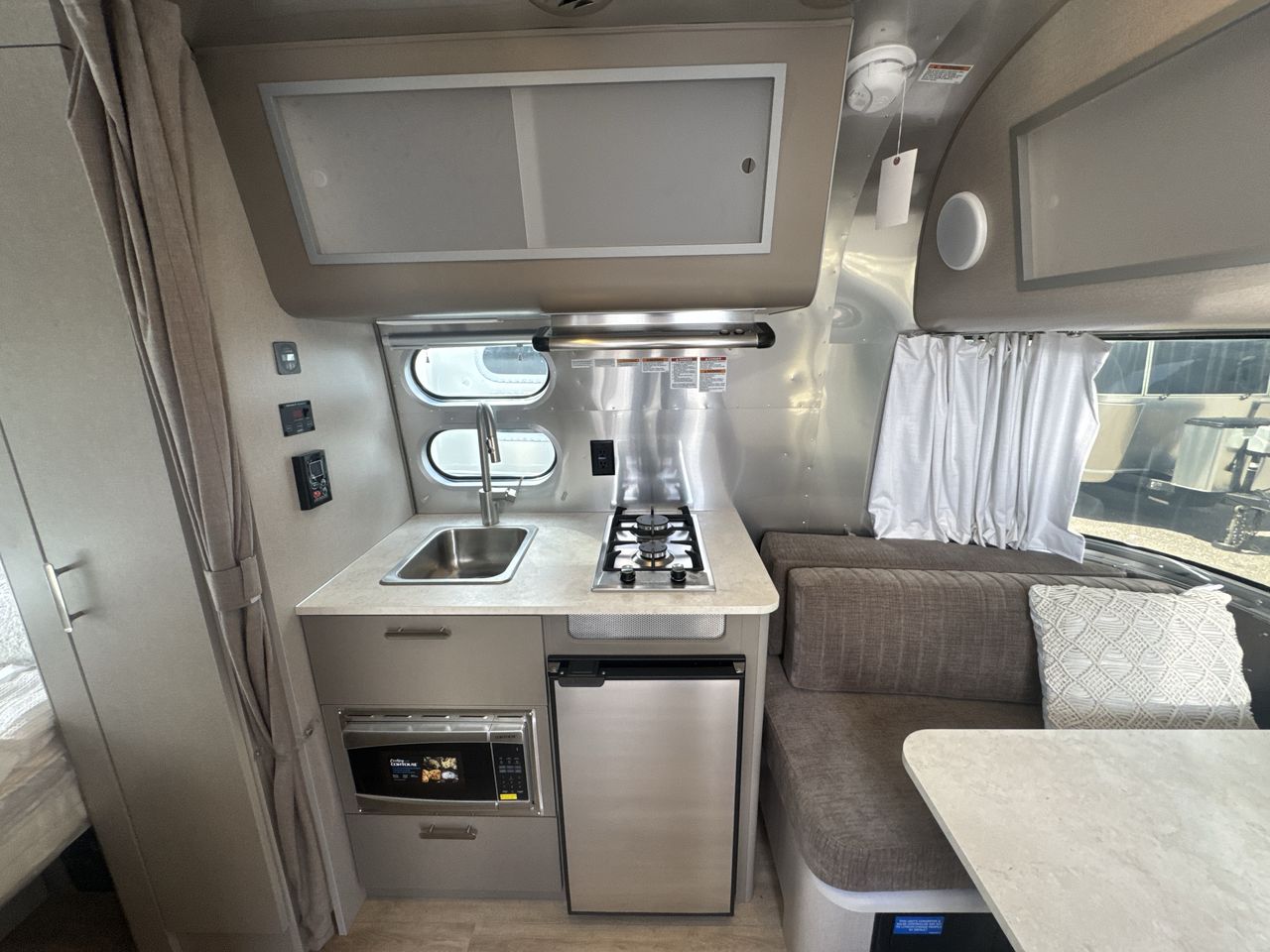 2025 Airstream 16RB Base