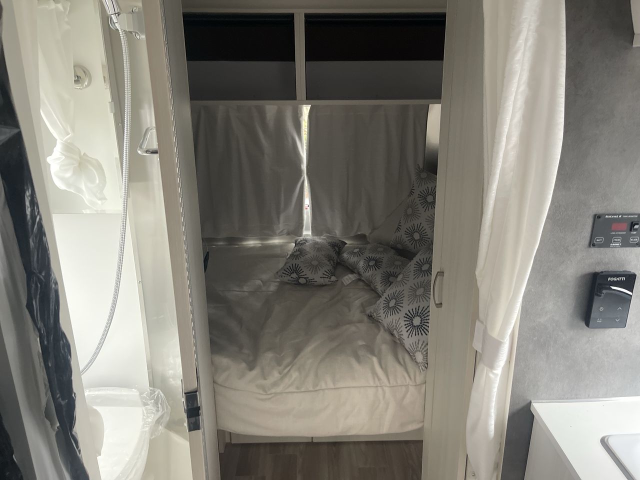 2026 Airstream 16RB Base