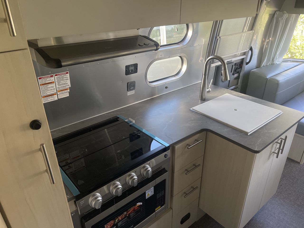 2026 Airstream 25FBQ Base