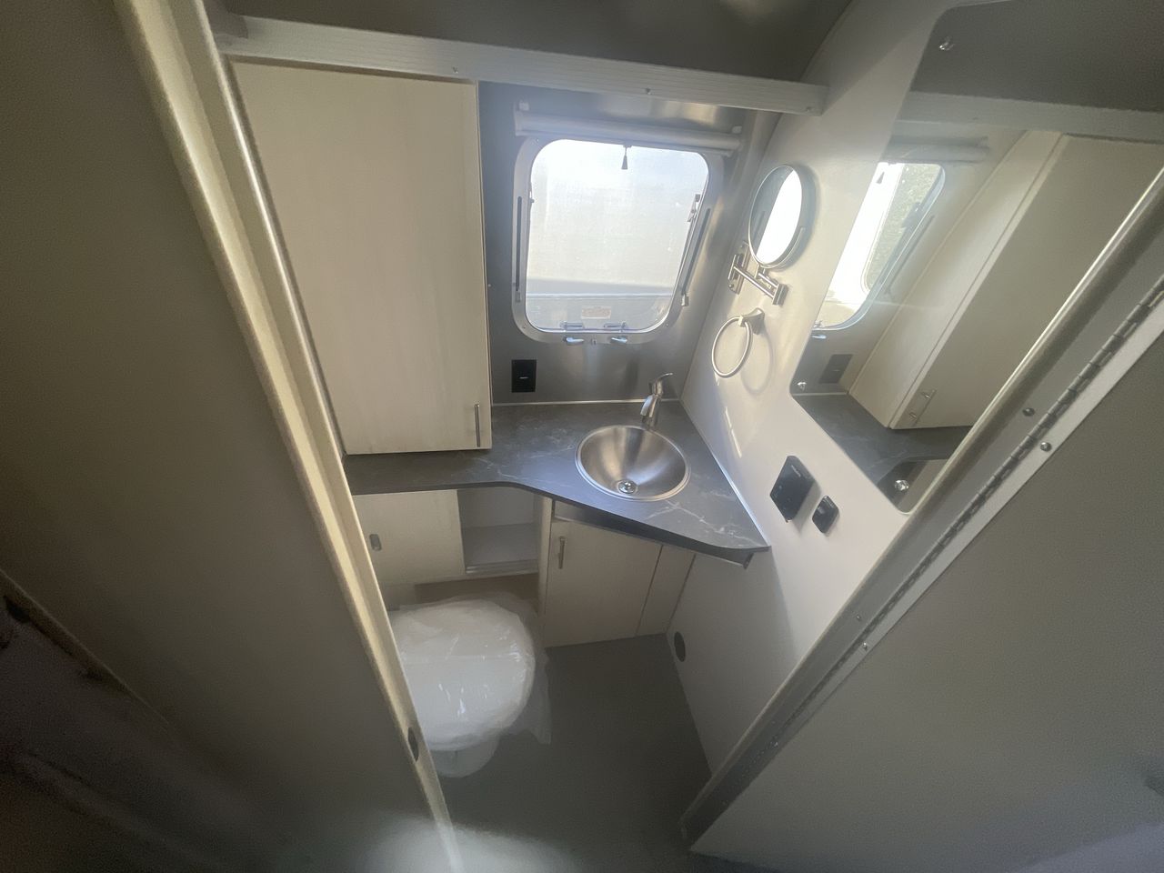 2026 Airstream 25FBQ Base