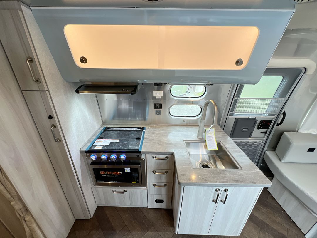 2025 Airstream 25FBT Base