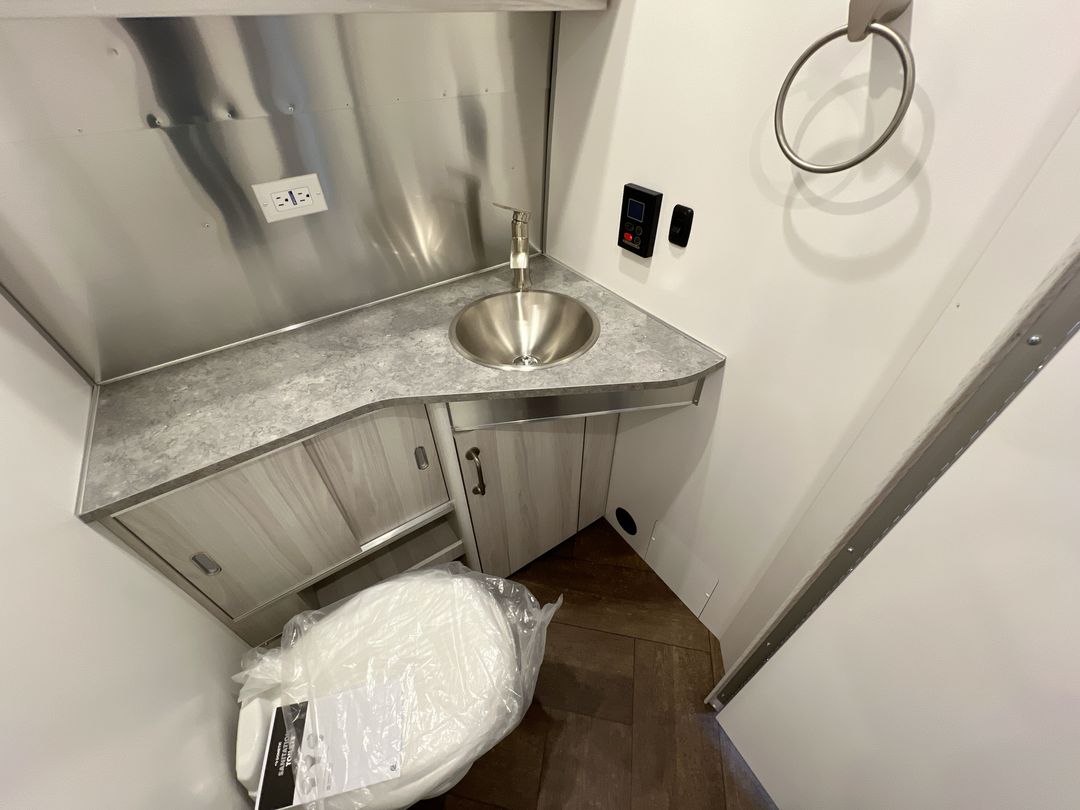 2025 Airstream 25FBT Base