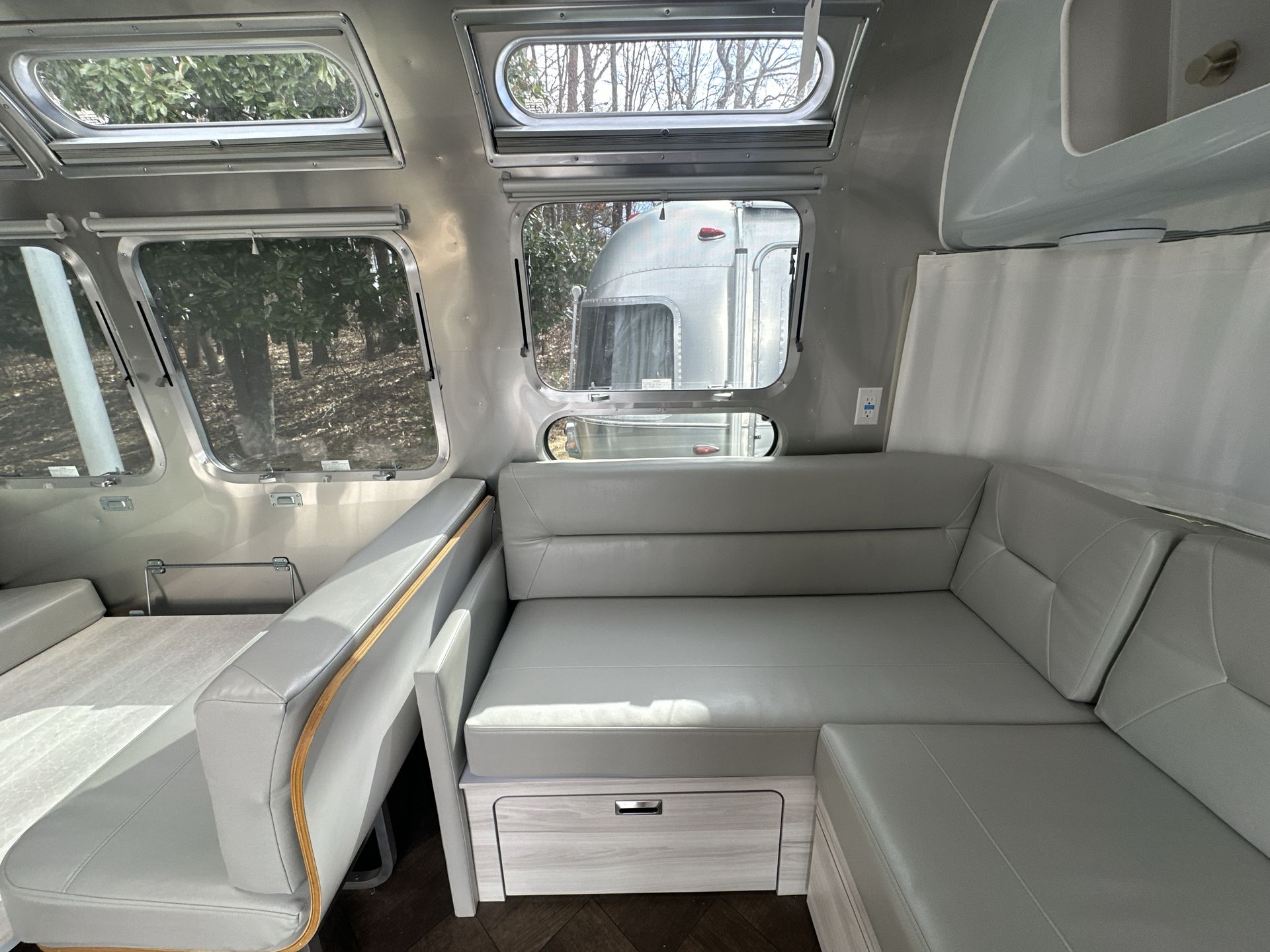 2025 Airstream 30RBQ Base
