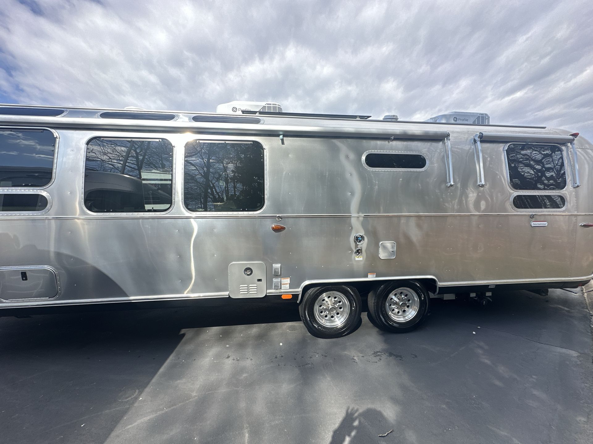 2025 Airstream 30RBQ Base