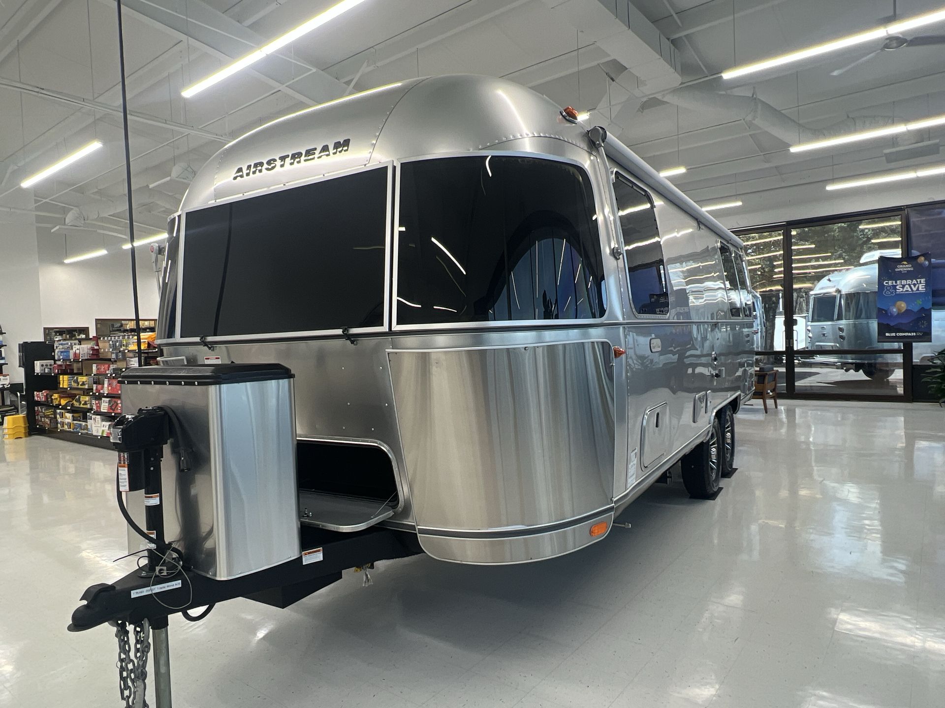 2026 Airstream 25FBT Base