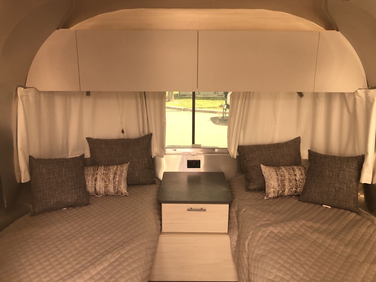 2026 Airstream 27FBT Base