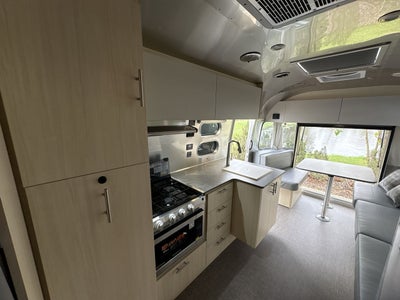 2025 Airstream 27FBQ Base