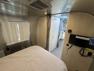 2025 Airstream 27FBQ Base