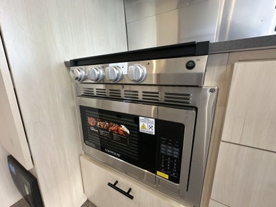 2025 Airstream 27FBQ Base