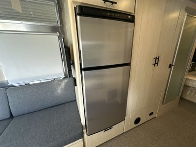 2025 Airstream 27FBQ Base
