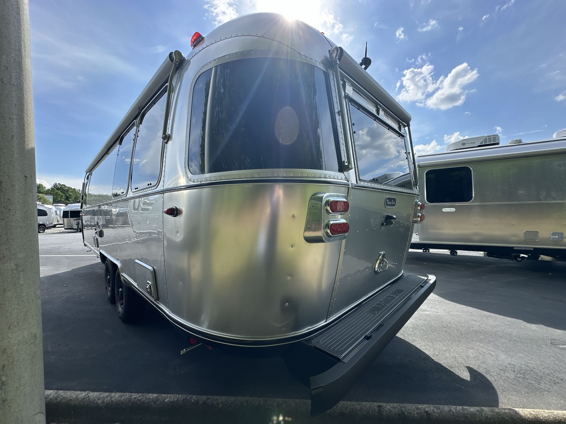 2025 Airstream 27FBQ Base