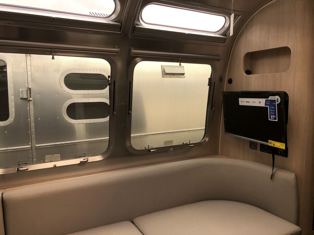 2025 Airstream 25FBQ Base