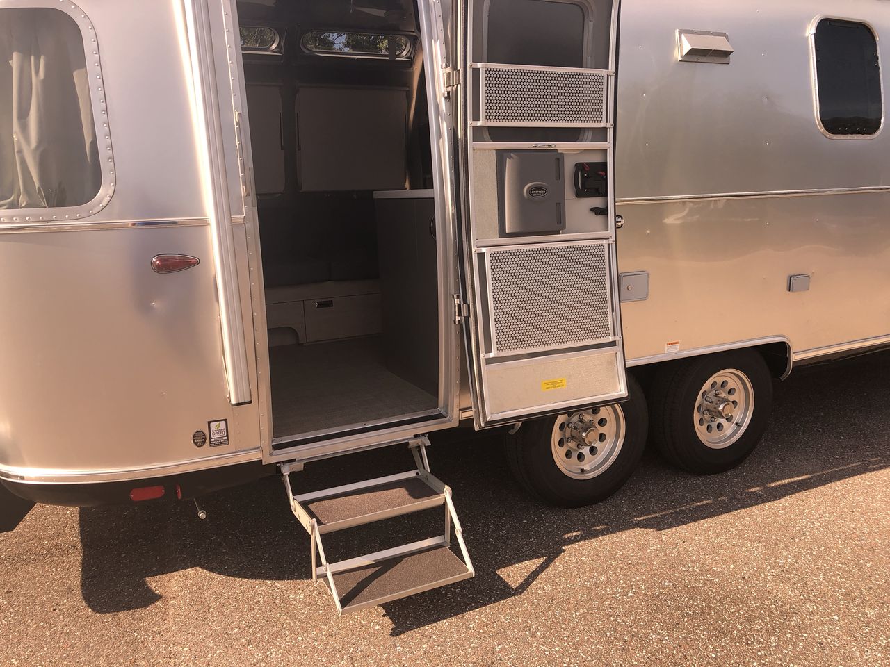 2026 Airstream 25FBQ Base