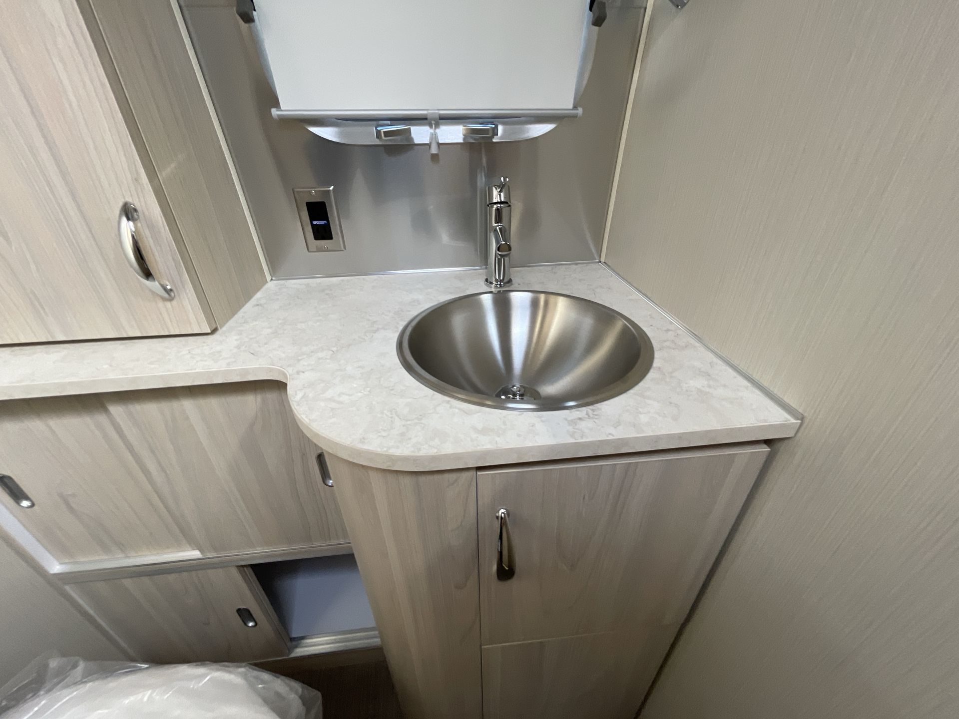 2026 Airstream 27FBT Base