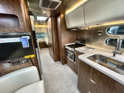 2026 Airstream 27FBT Base