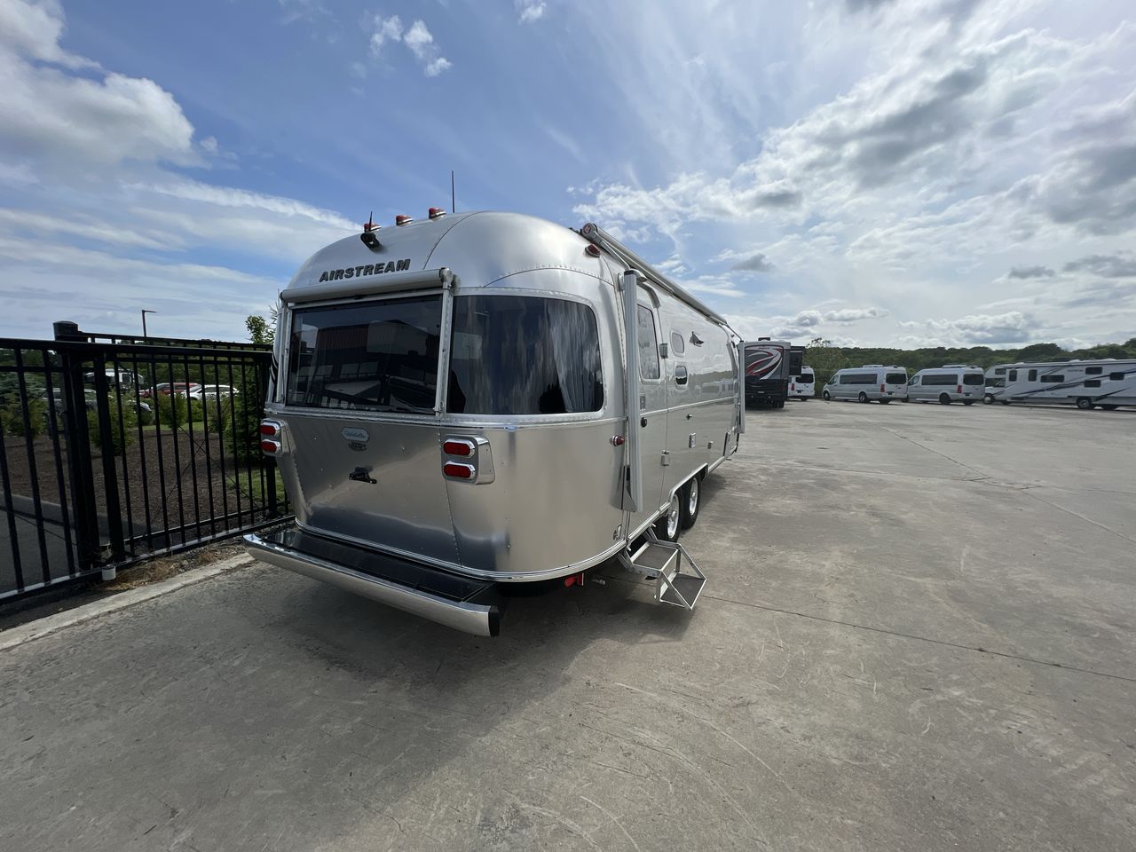 2026 Airstream 25FBT Base