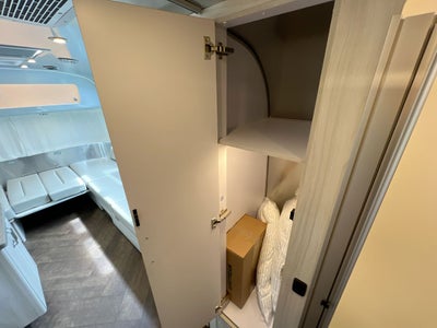 2025 Airstream 27FBT Base