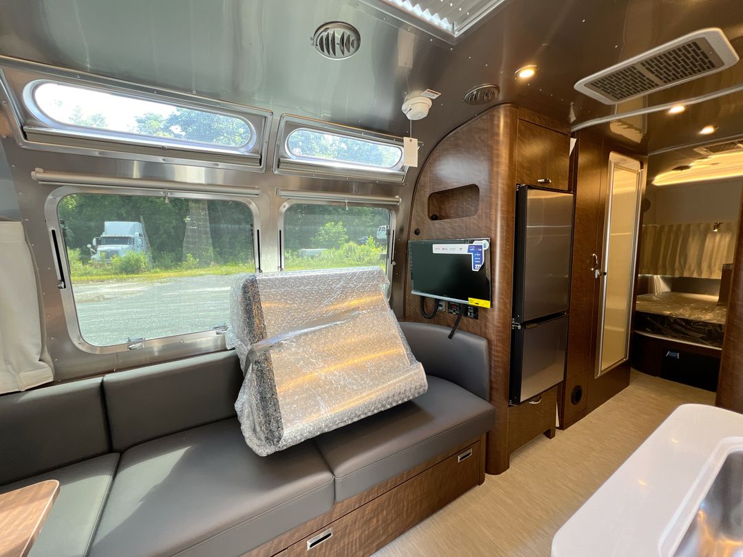 2025 Airstream 25FBQ Base