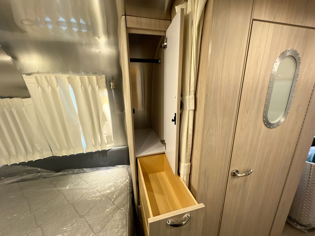 2025 Airstream 25FBQ Base
