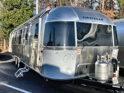 2026 Airstream 33FBQ Base